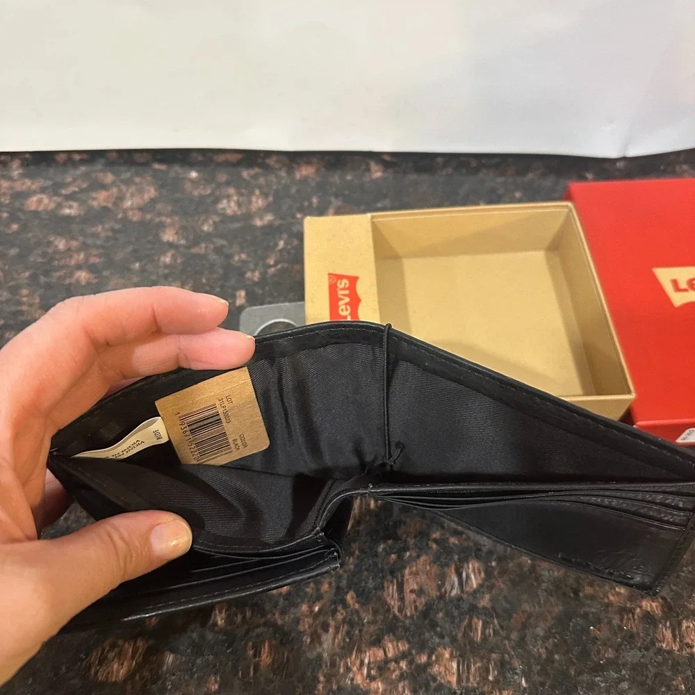 Levis Black Leather Bifold Wallet RFID Blocking Protect Levi Strauss New in Box